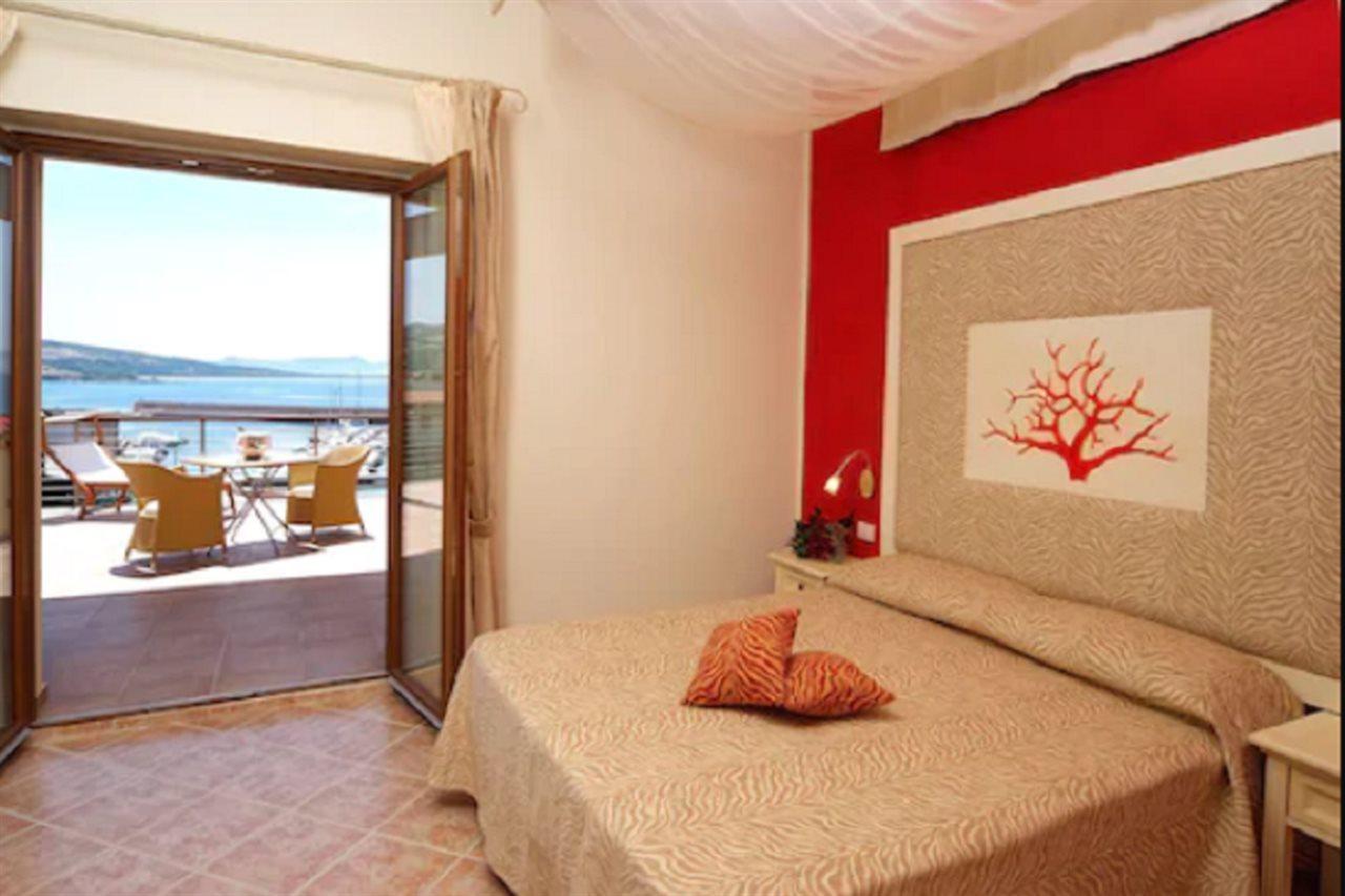 Hotel Corallo Isola Rossa Habitación foto